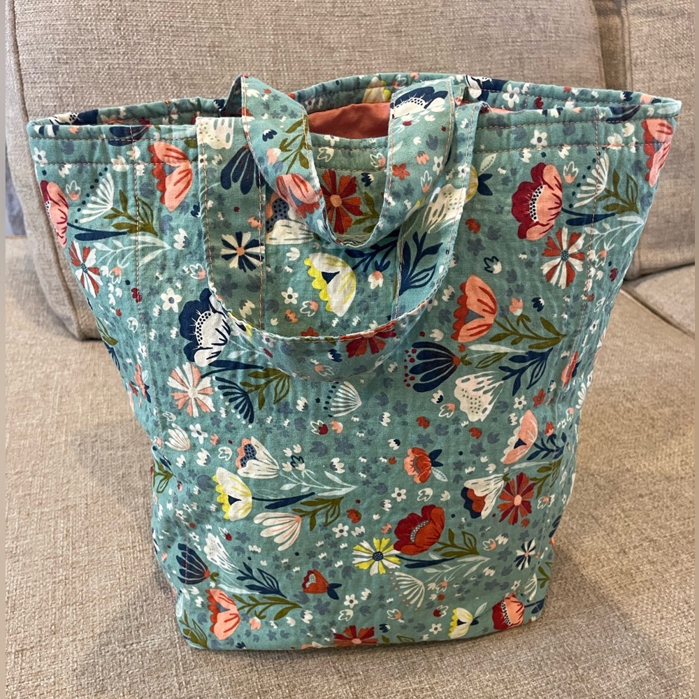 New handmade quilted cotton carryall floral tote bag